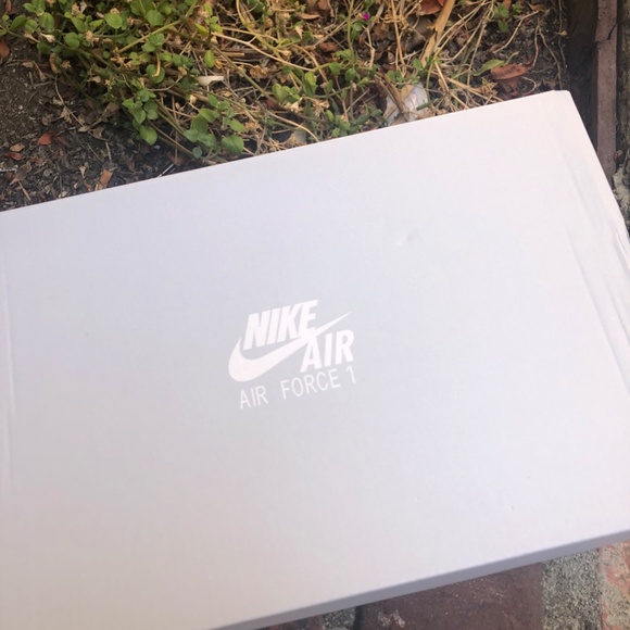 Nike Air Force - Picture 4 of 7